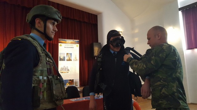 O școală altfel a Forțelor Navale, în portul militar Brăila