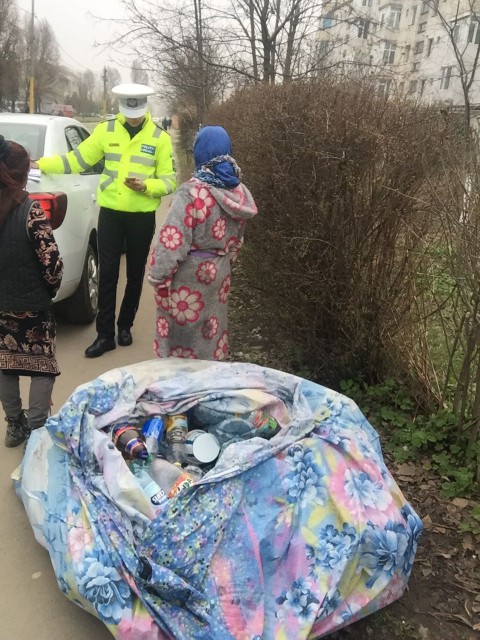 Cantități IMENSE de gunoaie, ridicate de polițiștii locali constănței