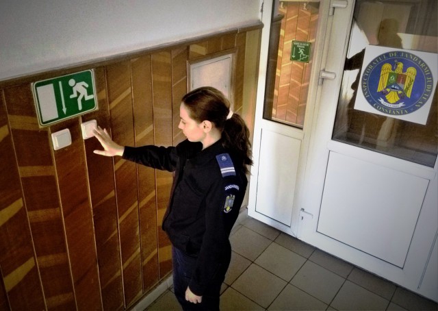 „Ora Pământului”: jandarmii constănţeni se alătură campaniei