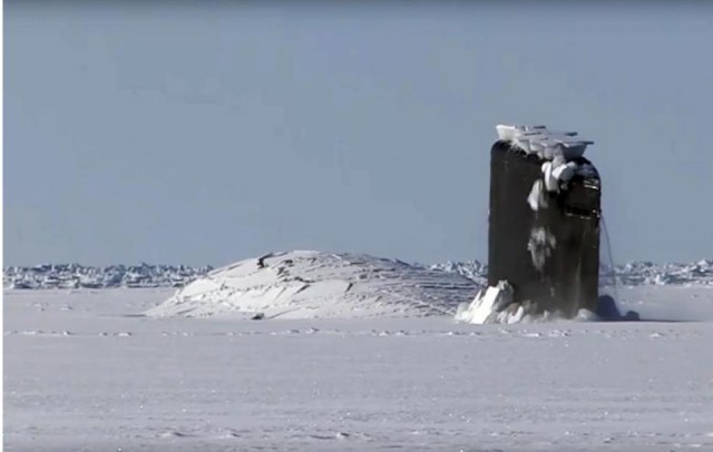 Trei submarine NUCLEARE au ieşit la suprafaţă, spărgând gheaţa la POLUL NORD - VIDEO SPECTACULOS