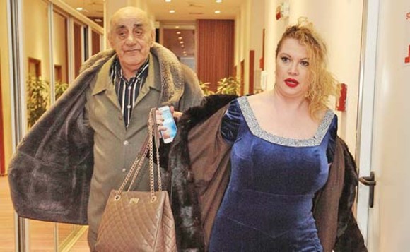 Oana Lis, speriată de coronavirus: „Am închis cabinetul, Viorel e izolat la domiciliu, mie mi-e dor de mall”
