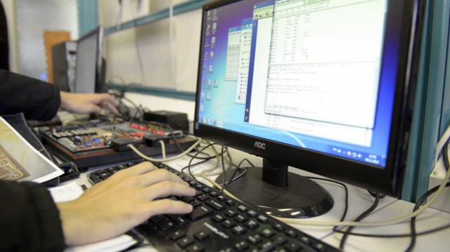 De la cine cumpără Protecţia Consumatorilor echipamente IT