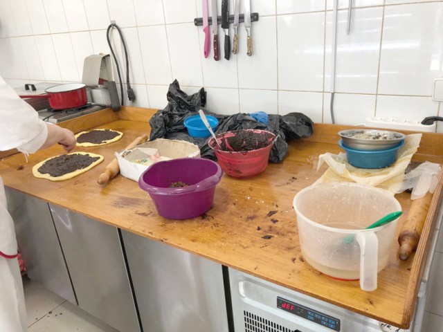 CONTROL OPC la o patiserie din Km. 4-5: ştiaţi că mâncaţi cozonaci cu chimicale?