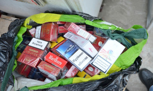 PERCHEZIŢII la Constanţa, Năvodari şi Valu. Contrabandist de ţigări, menţinut în arest