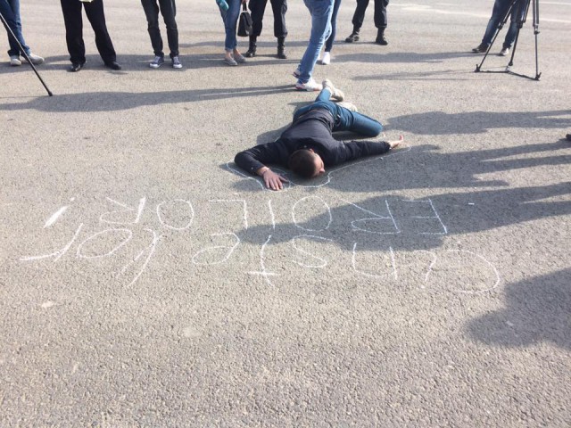 Victimele protestelor de la 7 aprilie 2009, comemorate în Piața Marii Adunări Naționale din Chișinău