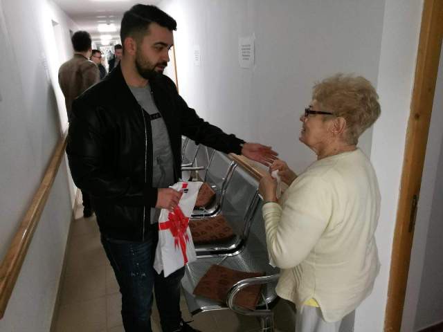“Iepurașul TSD” a poposit la Căminul pentru Persoane Vârstnice din Constanța, plin cu daruri pentru bunici!