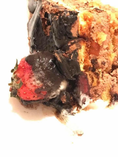 Tort cu floare de mucegai, la restaurantul Rustic din Constanța