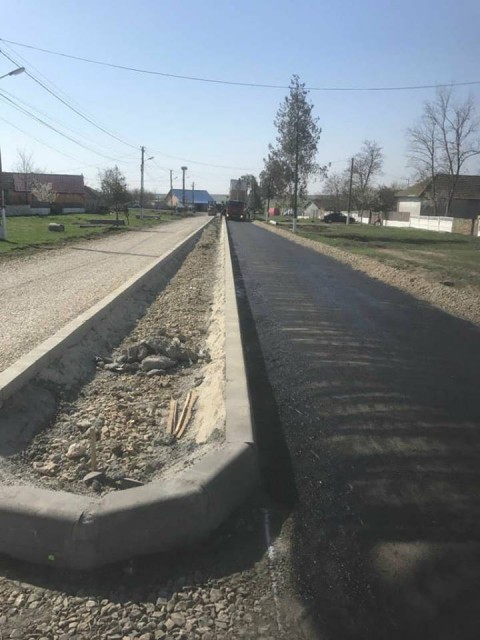 Galerie FOTO. Au început asfaltările în Tariverde