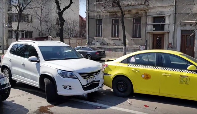 Accident cu scandal, pe Ferdinand: o mamă și un bebeluș au fost răniți VIDEO