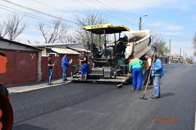 Continuă lucrările de reabilitare a străzilor din Cernavodă
