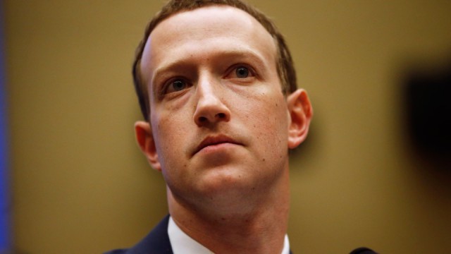Mark Zuckerberg își cere scuze pentru erorile Facebook