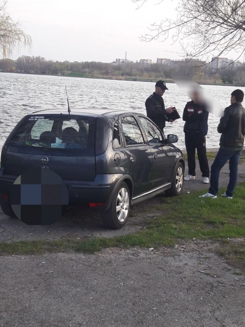 Polițiștii locali au ieșit 'la vânătoare': mai mulți șoferi, amendați după ce au intrat cu mașinile în Parcul Tăbăcărie