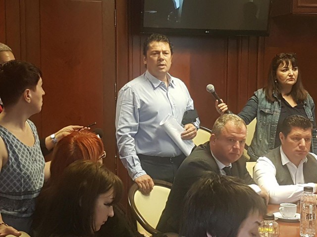 Primarii se plâng: prea multe beach baruri la Limanu și o faleză surpată la Costinești