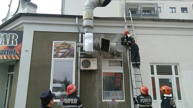Incendiu la fast-foodul „Pui pe jar” din Constanța! De la ce au pornit flăcările