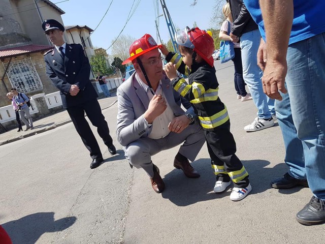 Un băieţel din Mangalia, viitor pompier, vedetă la ultima inspecţie a ministrului Carmen Dan pe litoral!