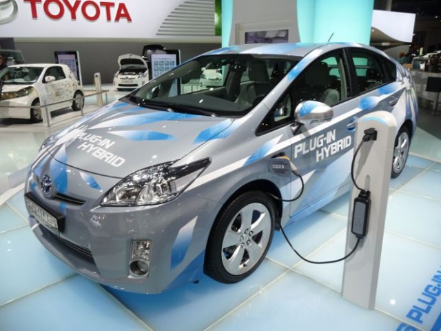 Numărul autoturismelor electrice şi hibrid vândute în România a ajuns la 661, în primele trei luni