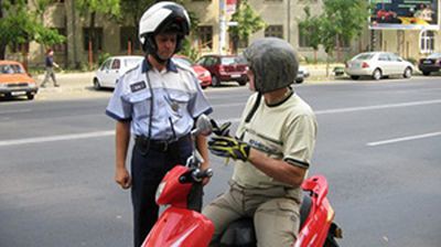 Au apărut TURIȘTII care sunt PERICOLE în TRAFIC