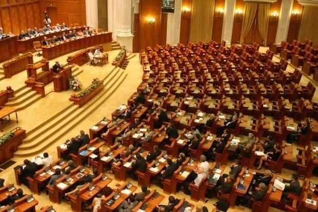 Telenovelă la Parlament. La propriu! Scene dintr-un film cunoscut se filmează la Palatul Parlamentului