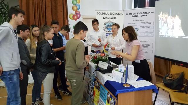 Colegiul Economic Mangalia şi-a prezentat oferta la Târgul de Educaţie