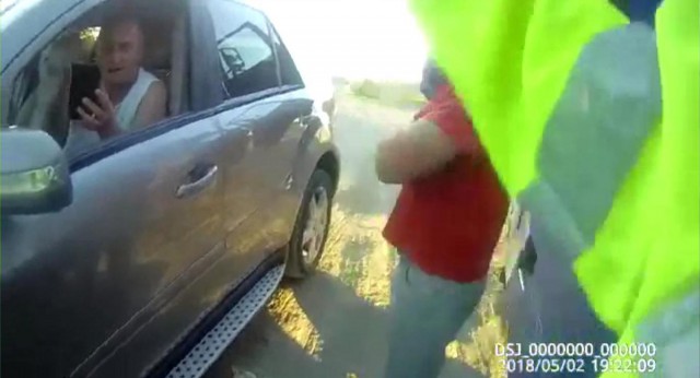 S-A DAT DIN NOU ÎN STAMBĂ: un primar a impiedicat poliţiştii să aplice amenzi! VIDEO