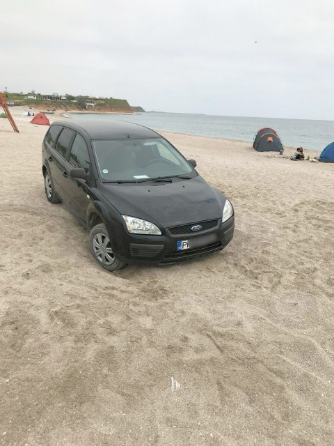 Cu maşina, pe plaja din Vamă! Poliţiştii l-au 'felicitat' cu 10.000 de lei