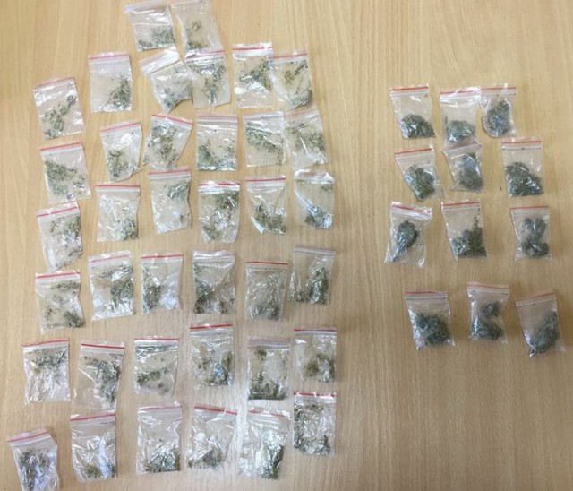 50 de pliculeţe cu droguri găsite în borseta unui constănţean, în Poarta 6