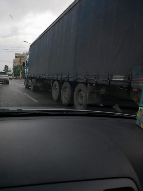 Trafic îngreunat pe Șoseaua Mangaliei, din cauza unui camion!