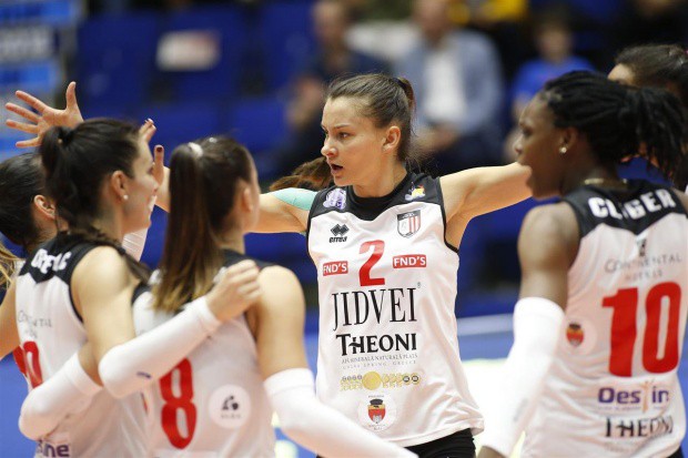 Volei feminin: CSM Volei Alba-Blaj şi CSM Târgovişte au câştigat fără probleme în Divizia A1