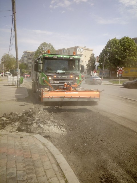 A început asfaltarea pe mai multe străzi din Mangalia