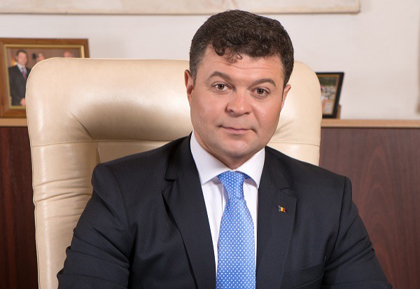 Deputat PNL: „Pesediștii intră cu bocancii în școli!”
