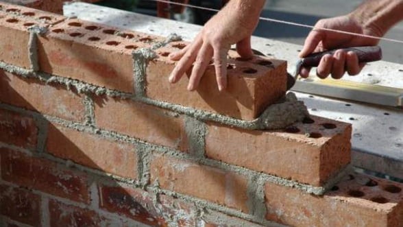 Creştere cu circa 10% a numărului autorizaţiilor de construire eliberate pentru clădirile rezidenţiale, în T1