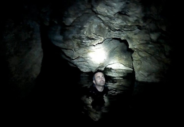 VIDEO. Imagini INEDITE dintr-o peşteră subacvatică din judeţul Constanţa