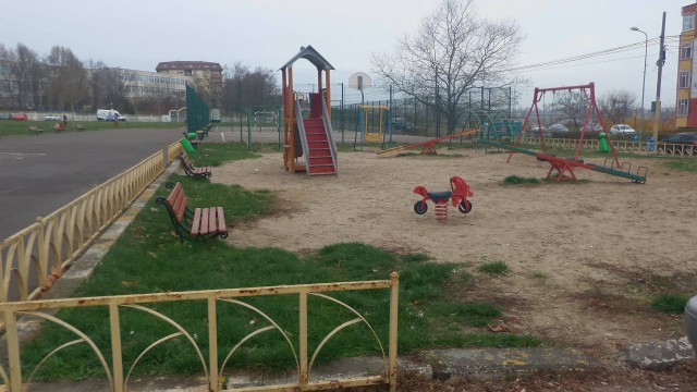 Doi copii s-au rănit într-un loc de joacă, la Constanţa
