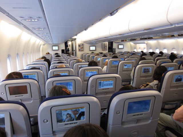 Studiu: 1 din 5 pasageri europeni se consideră tratat necorespunzător de către companiile aeriene