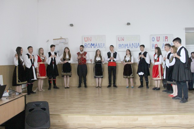 Un liceu din Constanţa aproape de centenar, în Centenar!