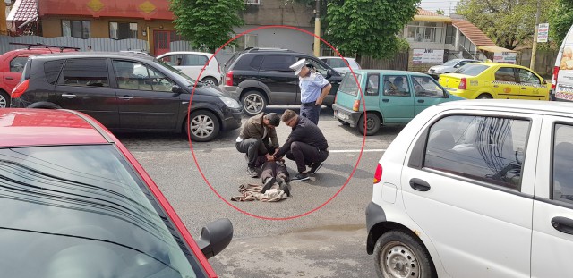 Bărbat ÎNCĂTUȘAT pe I.C. Brătianu de doi polițiști locali