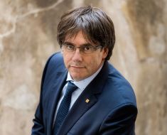 Carles Puigdemont scapă de mandatul de arestare. Liderul separatiștilor catalani se poate întoarce în Spania Carles Puigdemont scapă de mandatul de arestare. Liderul separatiștilor catalani se poate întoarce în Spania