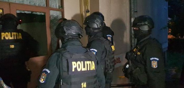 Trei persoane REȚINUTE, la Constanța, în urma unor PERCHEZIȚII