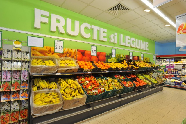 Fructele proaspete s-au scumpit cel mai mult în aprilie 2018; s-au ieftinit ouăle şi zahărul