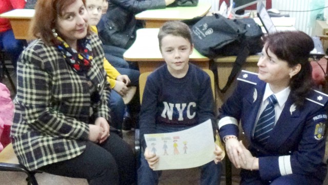 Poliţia Română prezintă aspectele care semnalează abuzul sexual asupra copilului