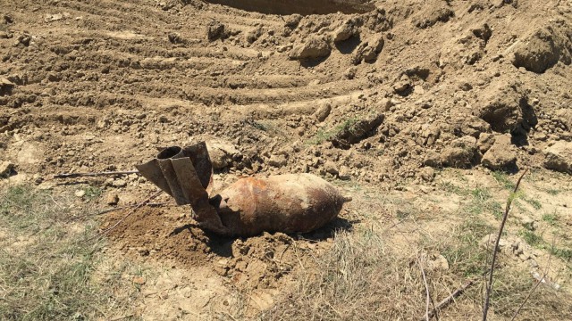 BOMBĂ de un sfert de TONĂ, descoperită în Tulcea în timpul unor lucrări de excavaţie!