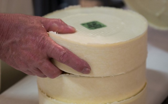 Sortiment de brânză franţuzească, RETRAS de Mega Image: alertă de contaminare cu E.coli!