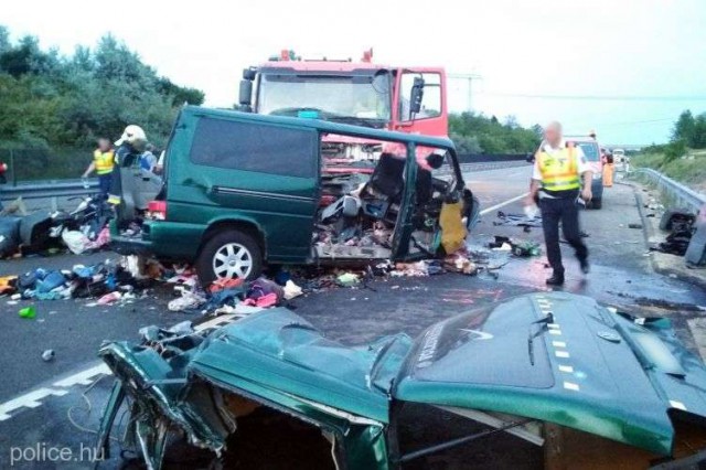 9 ROMÂNI MORŢI, într-un cumplit accident rutier pe o șosea din Ungaria