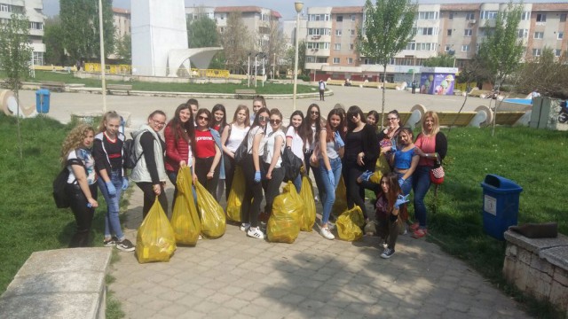 Aproape 900 de tone de deșeuri au fost adunate în Constanța!