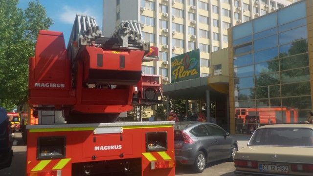 FOTO/ VIDEO. Pompierii au dat ALARMA în Mamaia, la hotelul Flora!