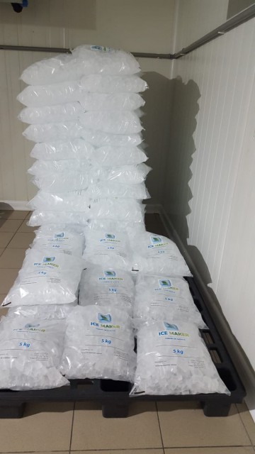 ALERTĂ FALSĂ la fabrica de gheaţă din Constanţa! Cuburile de gheaţă NU au bacterii!