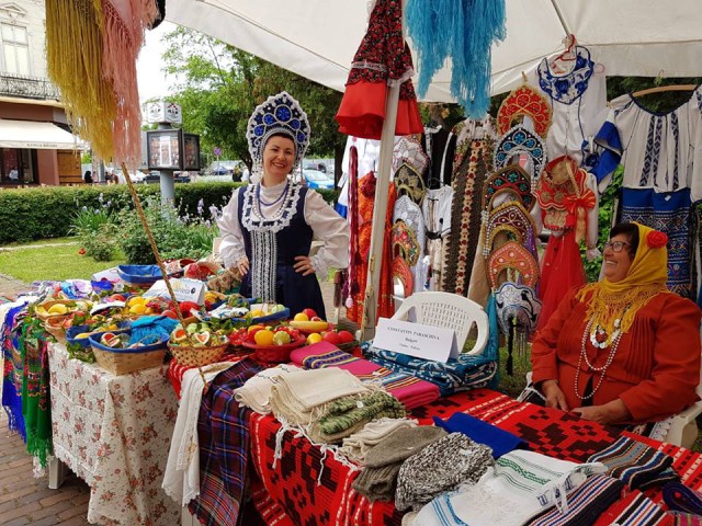 FOTO. Frumusețea lucrurilor făcute cu suflet, la Târgul Meșterilor Populari din Dobrogea!