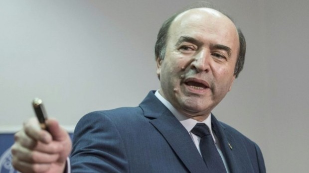 Tudorel Toader, despre Klaus Iohannis: E prima dată când un demnitar de rang înalt pune în discuţie aplicarea unei decizii CCR