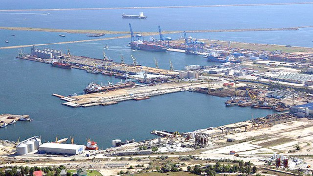 Portul a obţinut în instanţă falimentul unei firme controlate de milionari celebri