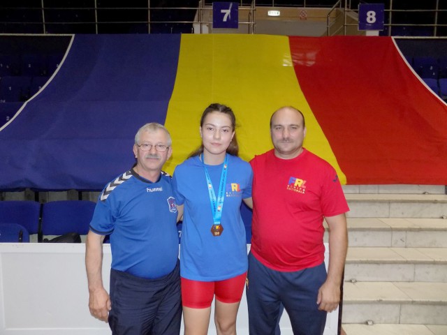 Adevărat fenomen în judo şi lupte libere: o tânără sportivă din Tuzla, colecţionară de medalii de aur!